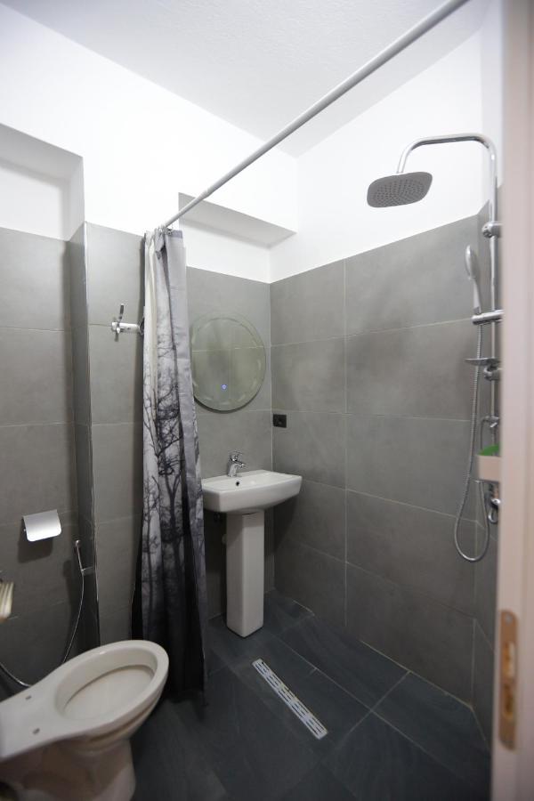 D1 Rooms & Apartments Tiranë Luaran gambar