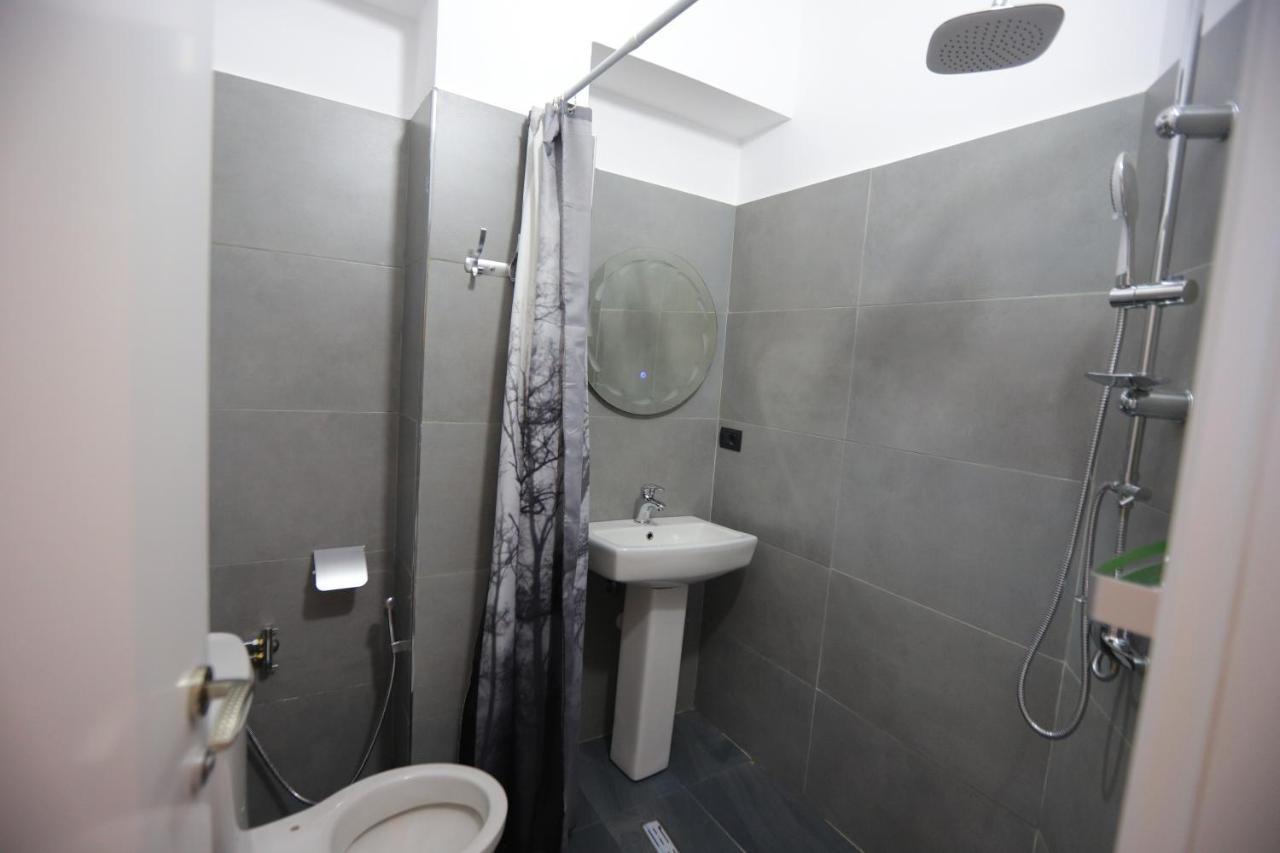 D1 Rooms & Apartments Tiranë Luaran gambar