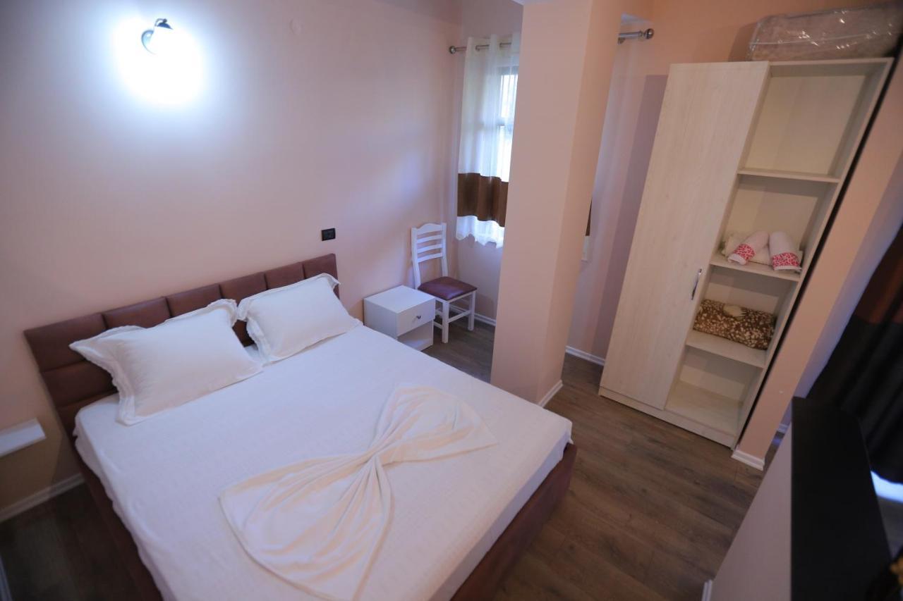 D1 Rooms & Apartments Tiranë Luaran gambar