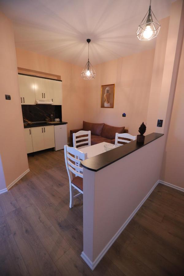 D1 Rooms & Apartments Tiranë Luaran gambar