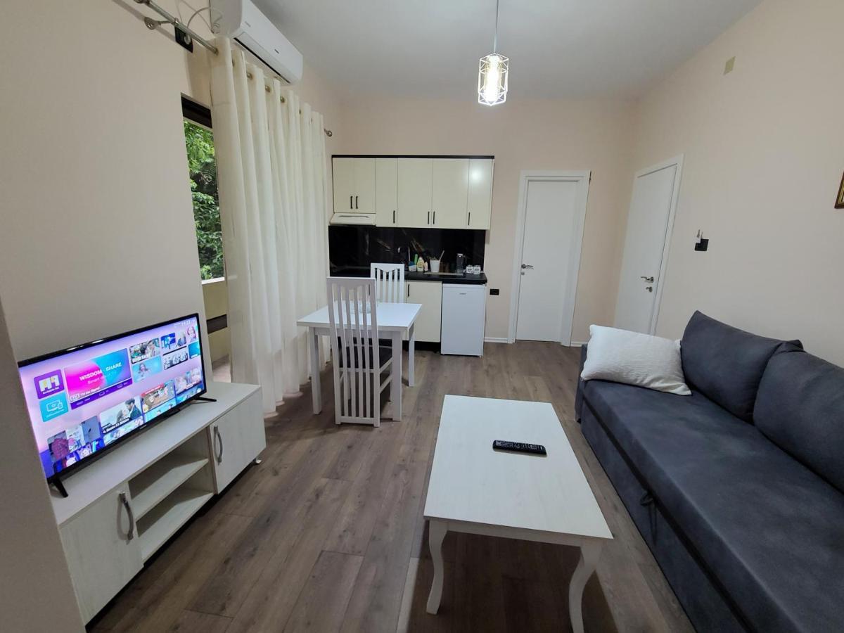 D1 Rooms & Apartments Tiranë Luaran gambar