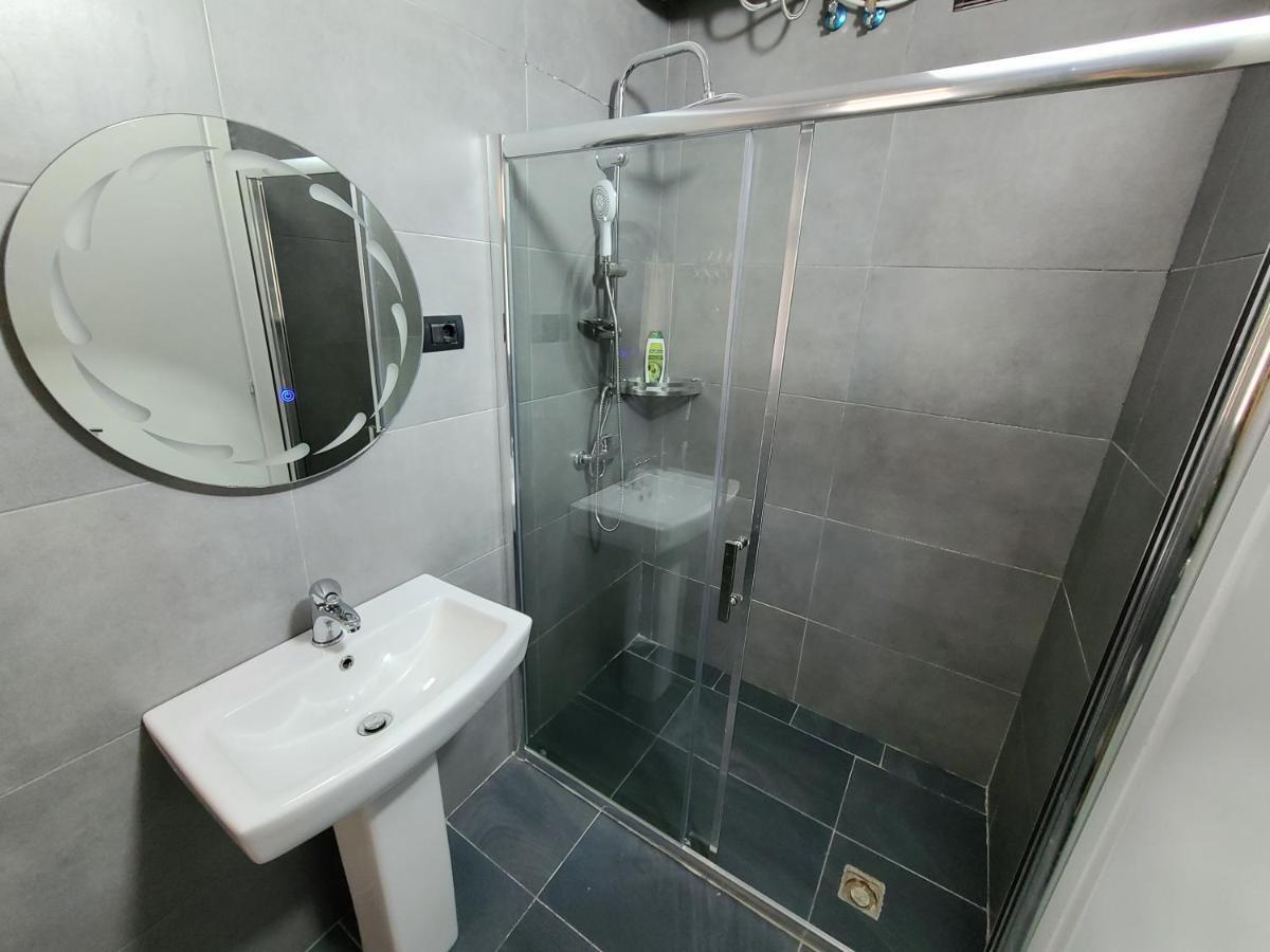 D1 Rooms & Apartments Tiranë Luaran gambar