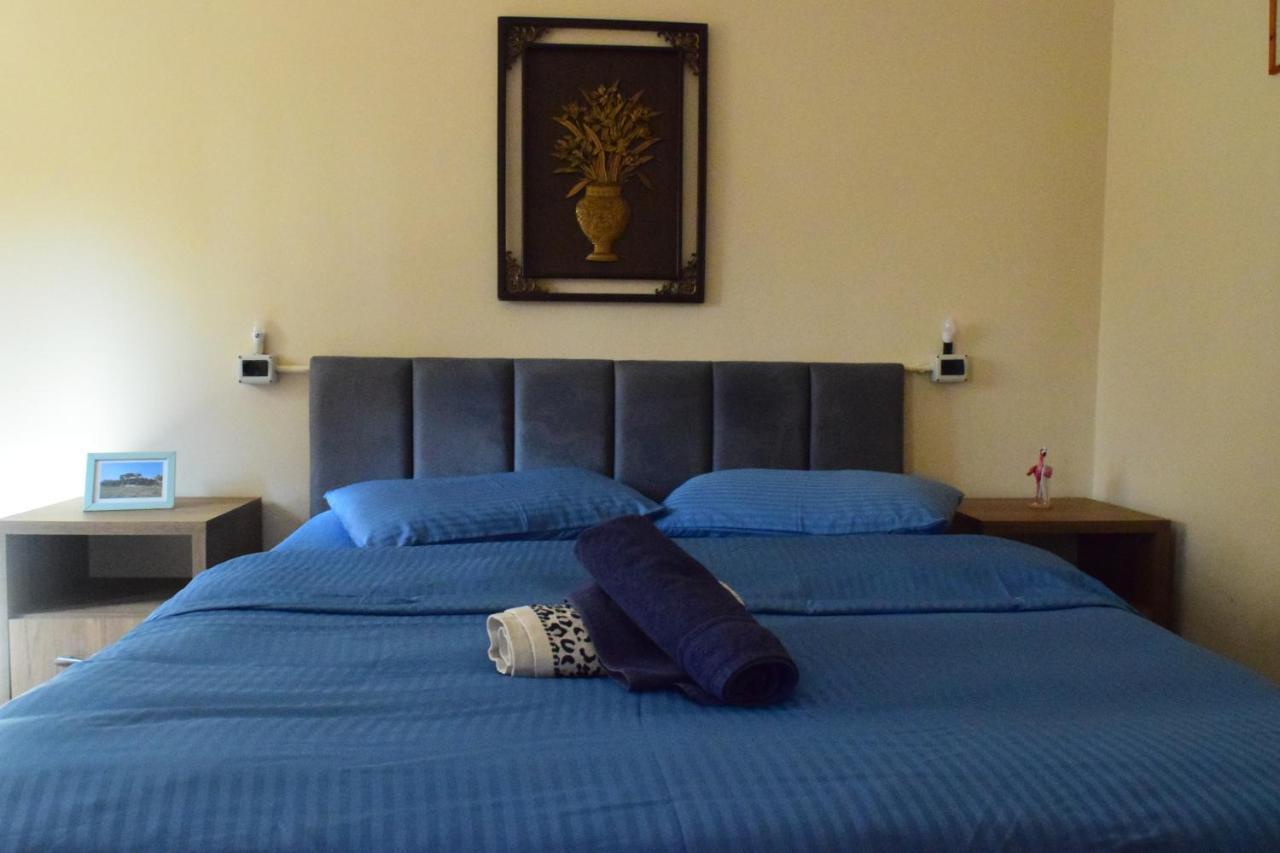 D1 Rooms & Apartments Tiranë Luaran gambar