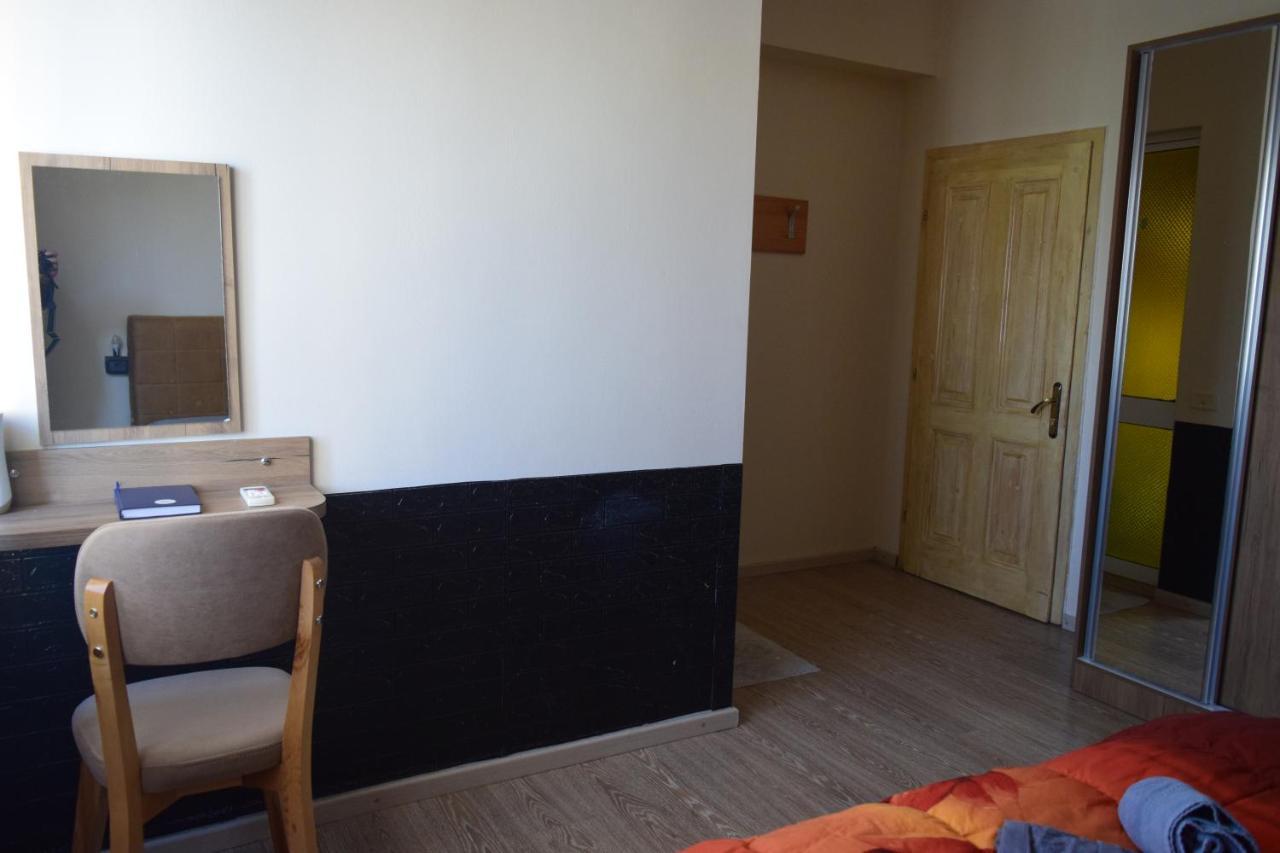 D1 Rooms & Apartments Tiranë Luaran gambar