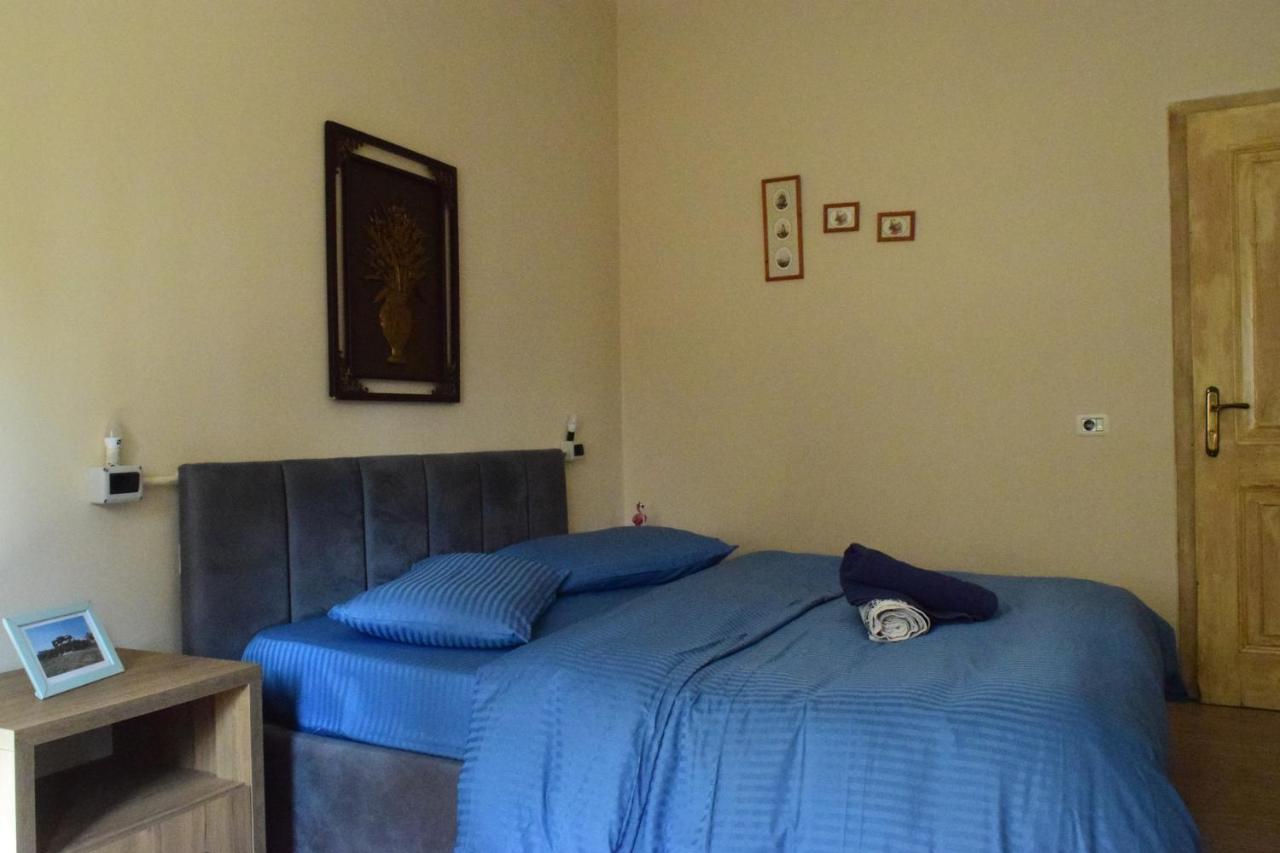 D1 Rooms & Apartments Tiranë Luaran gambar